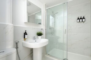 Premier Studio | Bathroom