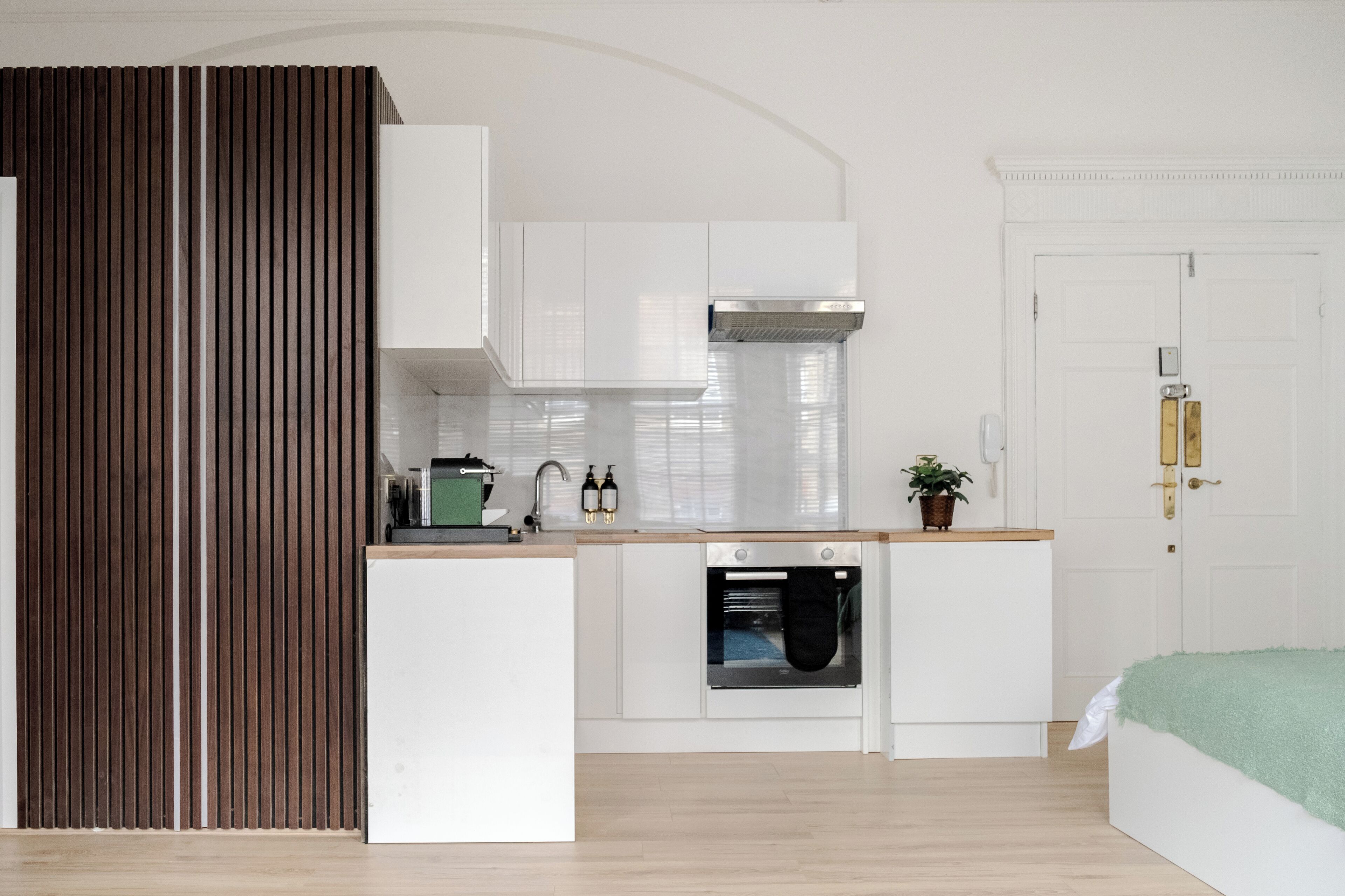 Studio « Premier » | Cuisine privée | Mini réfrigérateur, micro-ondes, four, plaque de cuisson