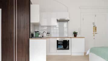 Studio « Premier » | Cuisine privée | Mini réfrigérateur, micro-ondes, four, plaque de cuisson