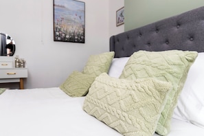 2 dormitorios, tabla de planchar con plancha, wifi y ropa de cama