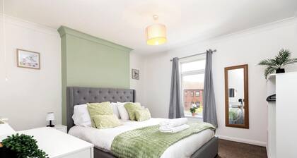 The Storybook Stay
Centrally located charming 2-Bed Terrace in Guisborough