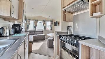 Batterie de cuisine, vaisselle et ustensiles