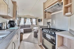 Cookware/dishes/utensils - Golden Dune - Hayling Island (Hayling Island)