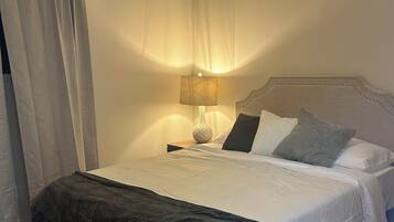 3 bedrooms, iron/ironing board, WiFi, bed sheets