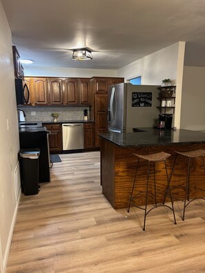 Micro-ondes, four, plaque de cuisson, lave-vaisselle