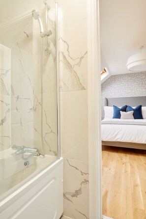 ห้องสแตนดาร์ดดับเบิล, ห้องน้ำในตัว | ภายใน