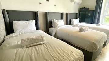Triple Room, Ensuite | Blackout curtains, iron/ironing board, free WiFi