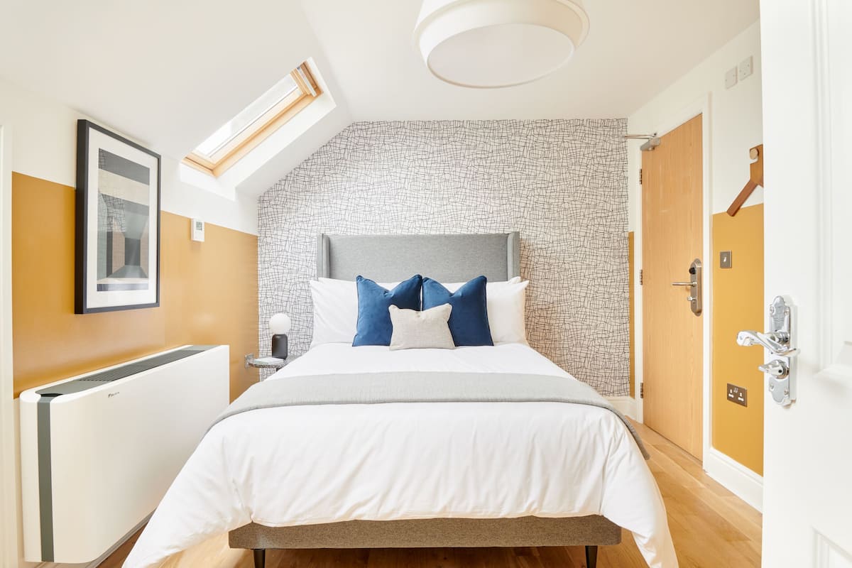 Blackout curtains, iron/ironing board, free WiFi