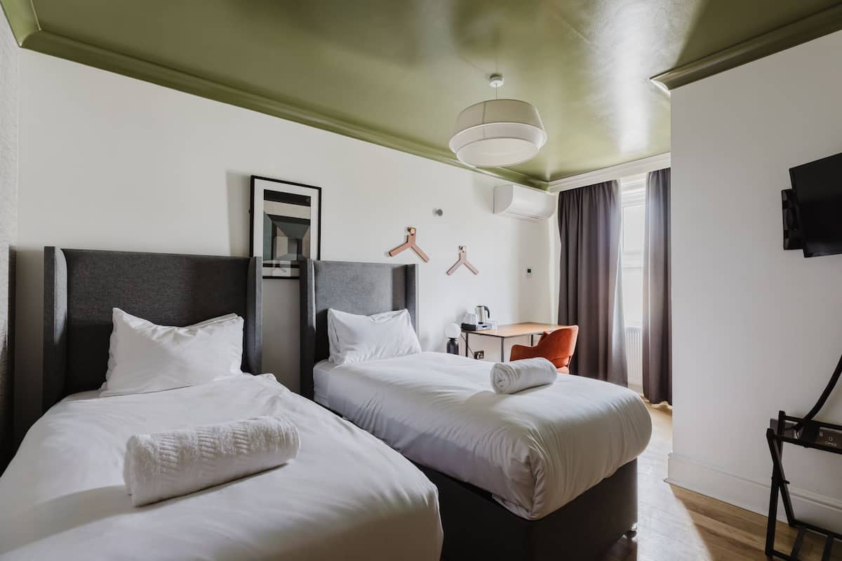 Superior Twin Room, Ensuite | Blackout drapes, iron/ironing board, free WiFi