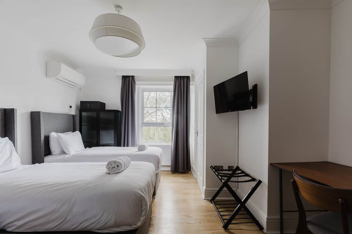 Standard Triple Room, Ensuite | Blackout drapes, iron/ironing board, free WiFi