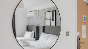 Double Room, Ensuite (with-Extra-Bed) | Blackout drapes, iron/ironing board (on request), WiFi (free) - Camden Road Hotel     (London)