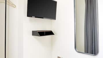 Premium Single Room, Ensuite | Blackout curtains, iron/ironing board, free WiFi
