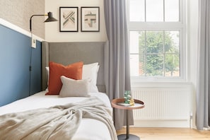 Premium eenpersoonskamer, en-suite badkamer | Verduisterende gordijnen, een strijkplank/strijkijzer, gratis wifi