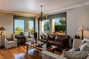 Villa | 5 bedrooms, desk