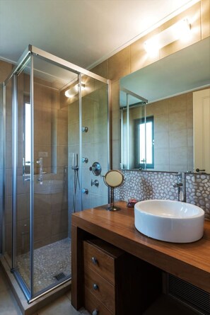 5 habitaciones y escritorio 