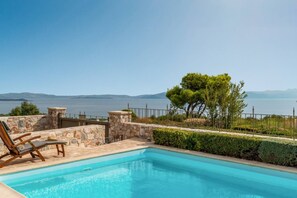 5 bedrooms, desk - Villa Kalida Stunning Seaview and Relax (Marathon)