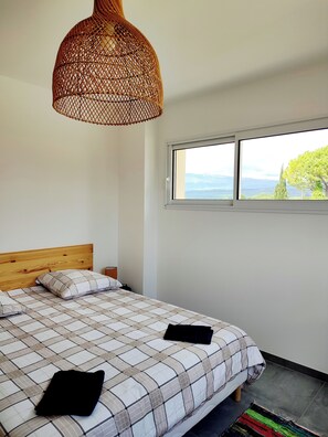 3 bedrooms, iron/ironing board, travel crib, free WiFi