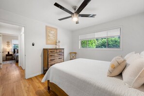 2 bedrooms, iron/ironing board, WiFi, bed sheets