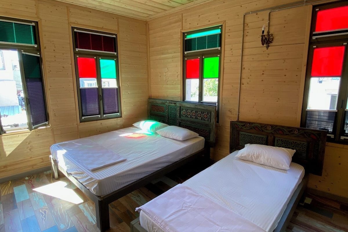 Free WiFi, bed sheets