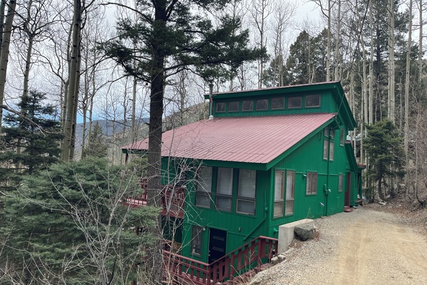 The home from the entrance to the driveway