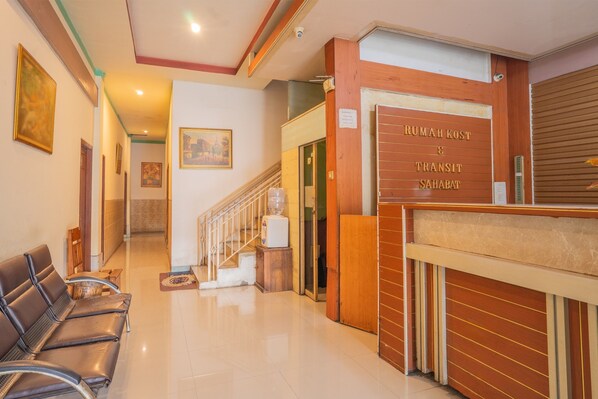 Reception - SAHABAT Hotel Tangerang By Reccoma (Tangerang)