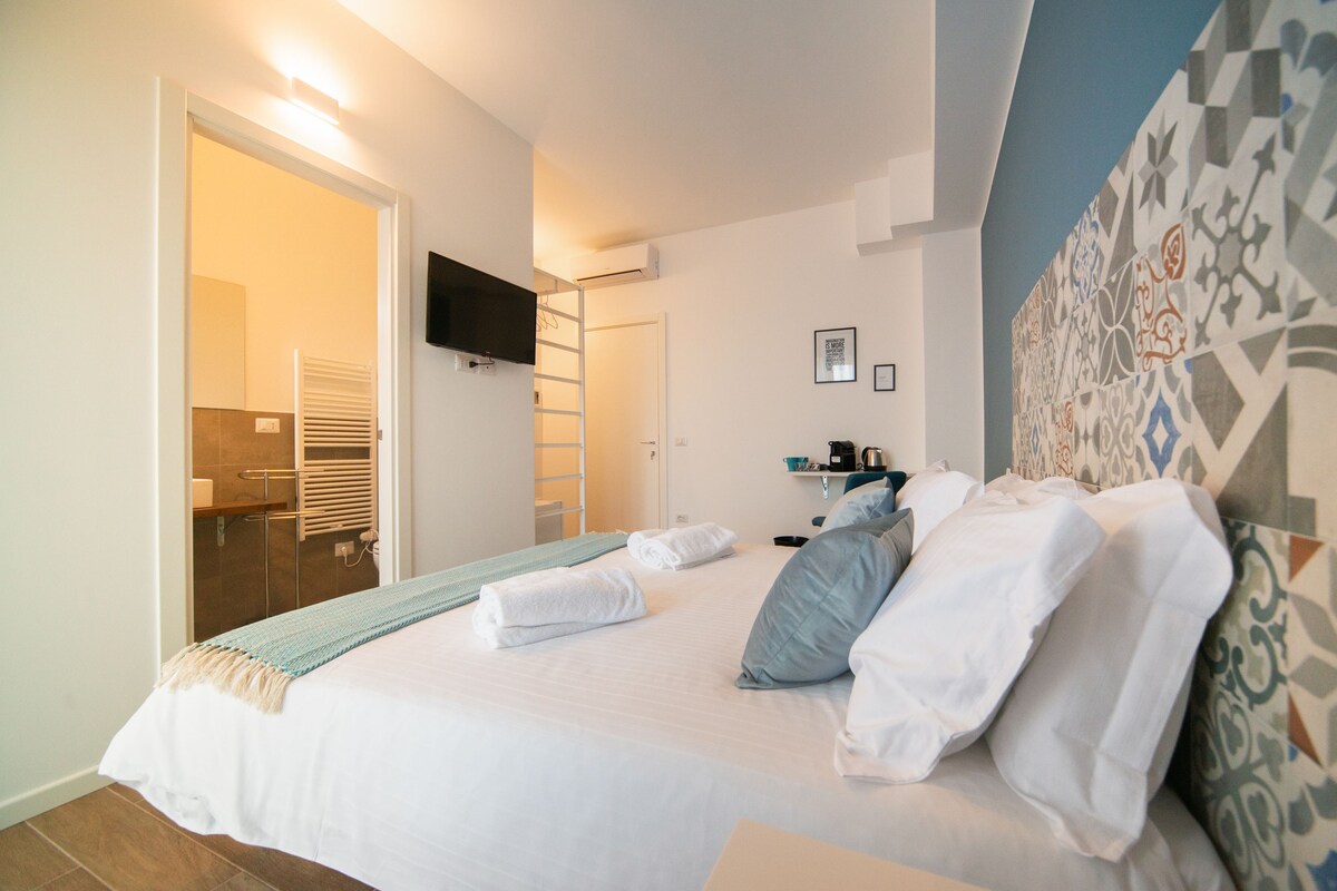 Standard double room with en-suite bathroom