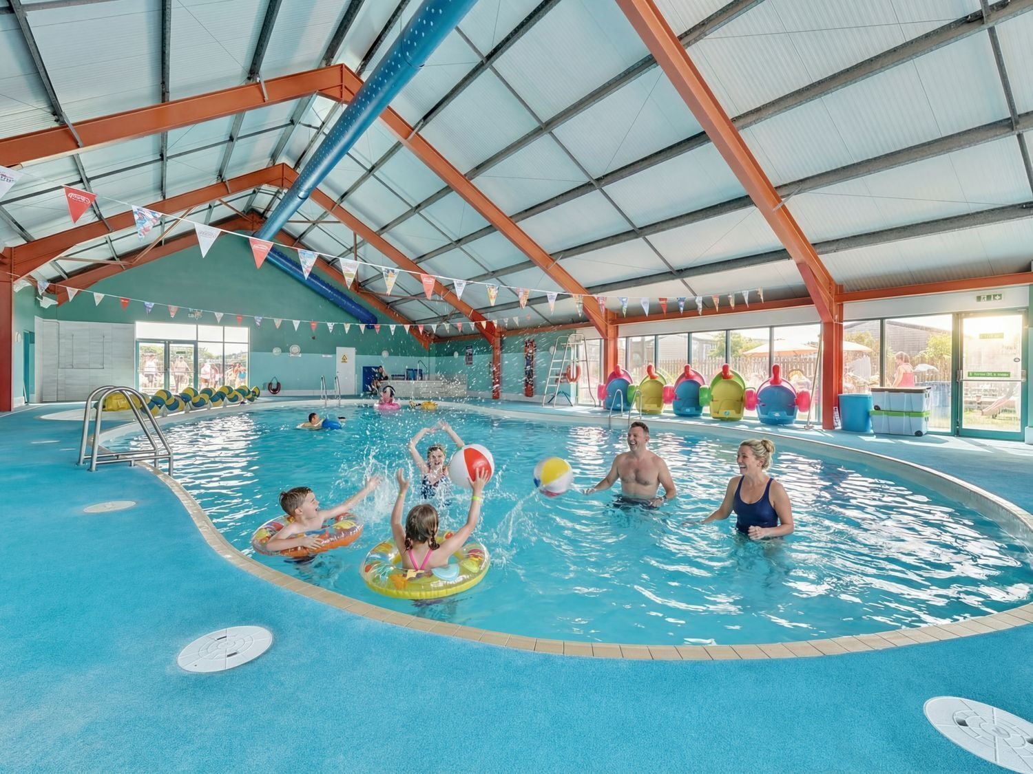 Piscina coperta, piscina all'aperto