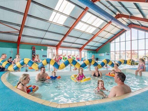 Piscine intérieure, piscine extérieure