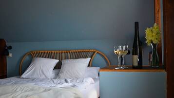 1 bedroom, travel crib, free WiFi, bed sheets