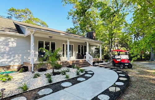 Private Home in heart of OKI with golf cart, Tiki, Above ground salt water pool