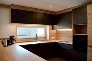 Fridge, microwave, dishwasher, coffee/tea maker