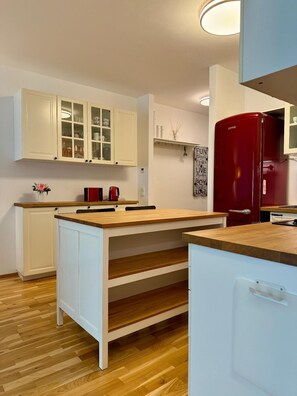 Frigorifero, forno, lavastoviglie, tostapane