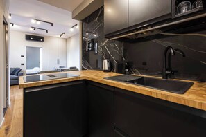 Superior Apartment | Dapur peribadi | Peti sejuk, dapur, alat memasak/pinggan mangkuk/perkakas dapur 