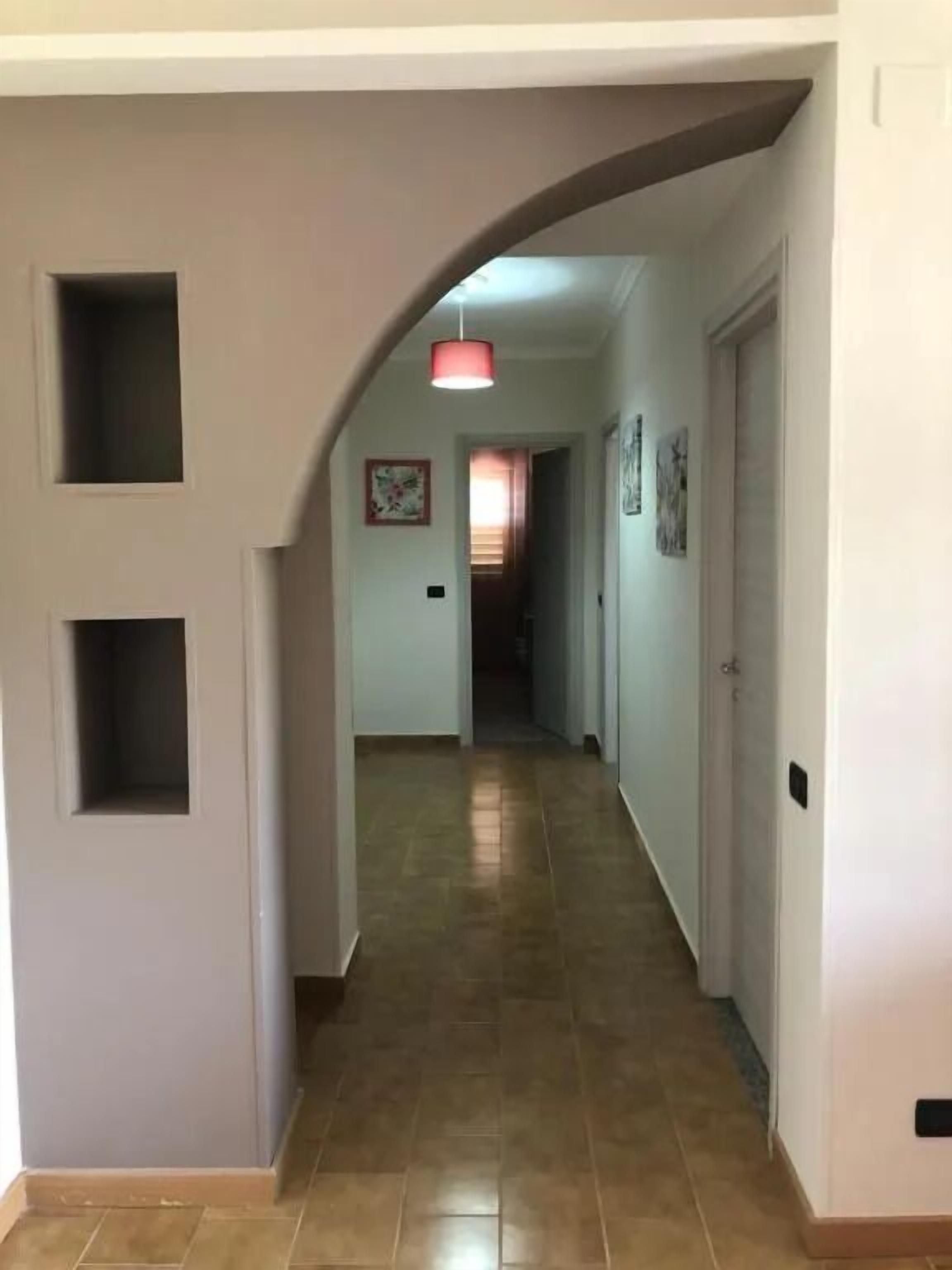 Departamento Confort, 2 habitaciones, balcón, vista parcial al mar | Área de sala de estar | Televisión de pantalla plana 
