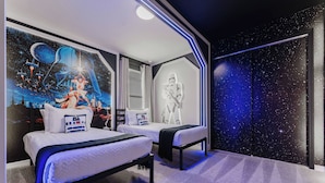 A bedroom with two beds, a starry wall mural, and a space-themed artwork. - Stunning 8BR Pool Gameroom Minutes to Disney (Clermont)