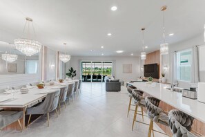 House | 8 bedrooms - Stunning 8BR Pool Gameroom Minutes to Disney (Clermont)