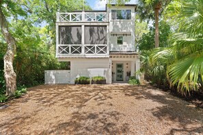 Exterior - Magnolia Moon with a hot tub, sleeps 12 (St Simons Island)