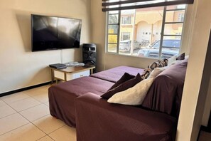 3 bedrooms, iron/ironing board, WiFi, bed sheets