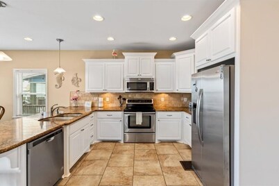 Charming 3-bedroom house on Crystal Beach, TX