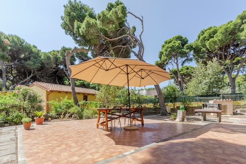 Villa Etnic Eloise  just steps from Porto Pino long beach