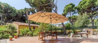 Villa Etnic Eloise  just steps from Porto Pino long beach