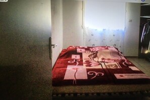 3 chambres, fer et planche à repasser, Wi-Fi, draps fournis