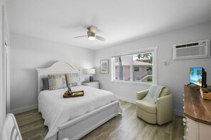 Condo, 1 Queen Bed with Sofa bed (Tempting second floor unit located in) - Tempting Second Floor Unit Located in Seabreeze South (Marco Island)