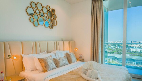 2 bedrooms, desk, iron/ironing board, WiFi