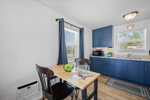 Condo Located in Goodland Just a Short Walk From Great Food