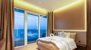 4 bedrooms, iron/ironing board, WiFi, bed sheets - Luxury Beachfront 3 Bed Apt in Dubai JBR (Dubai)