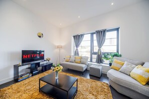 Televisión, chimenea