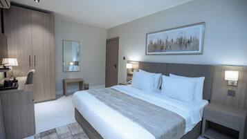 Familielejlighed - balkon - byudsigt | Skrivebord, arbejdsområde til bærbare computere, mørklægningsgardiner