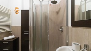 Appartement (1 Bedroom) | Salle de bain | Douche, bidet