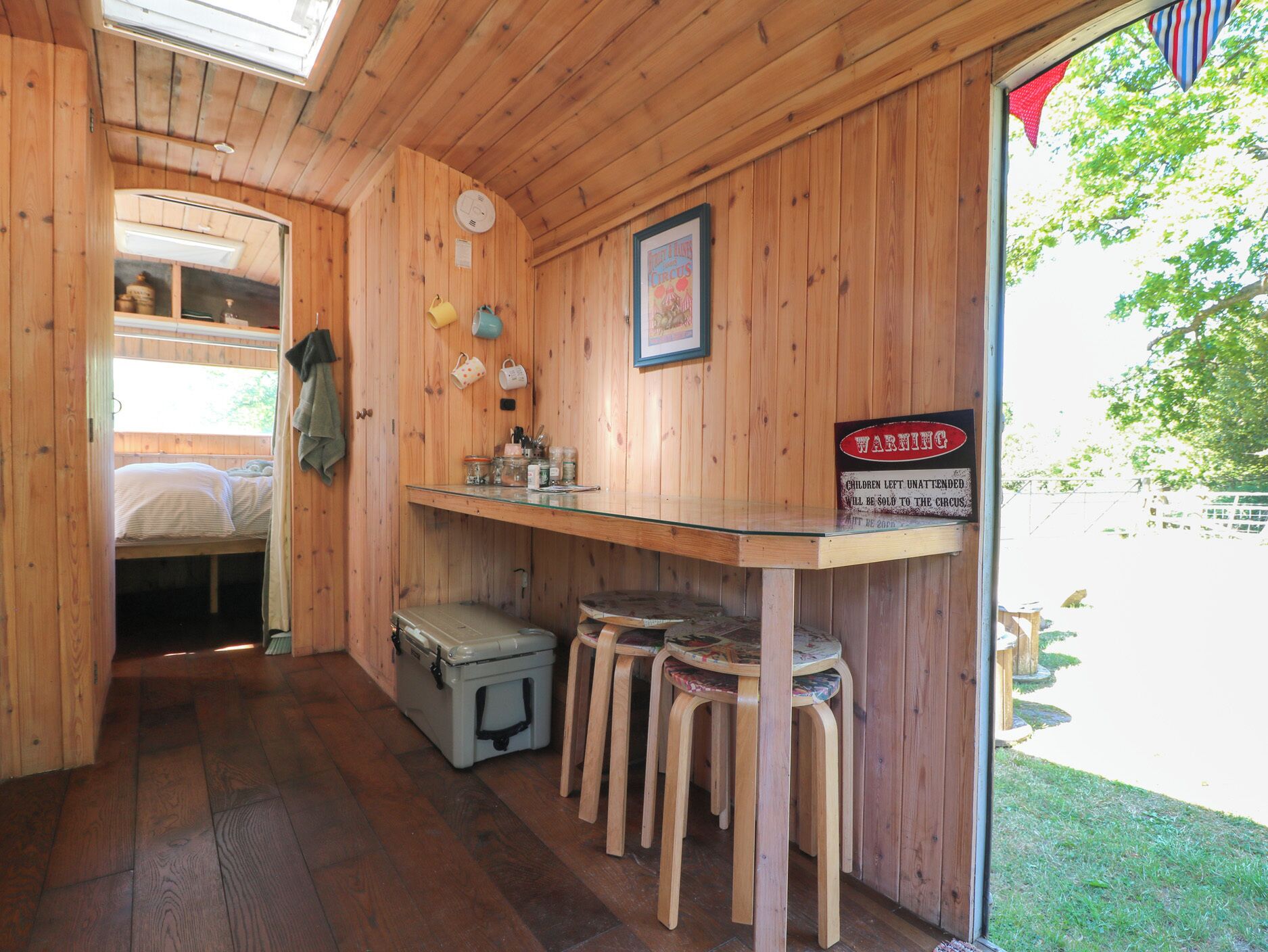 2 bedrooms, individually decorated, individually furnished